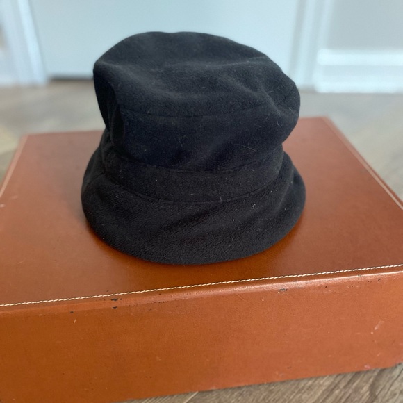 WOMANS LUSH FLEECE BUCKET HAT BLACK - Picture 3 of 7